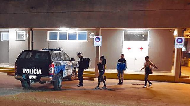 Visita y toma de muestras. Policía Federal junto a Prefectura controlaron a cuatro corporaciones de la zona de San Lorenzo.