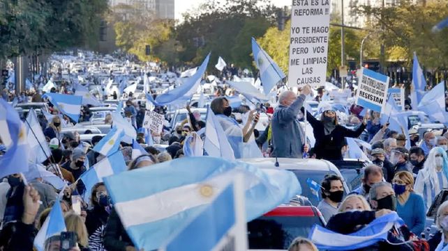 En Paraná y varias ciudades protestaron contra el gobierno