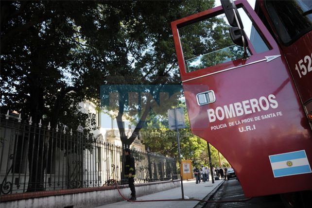 Desalojaron a más de 400 chicos por un incendio en el Colegio Nacional