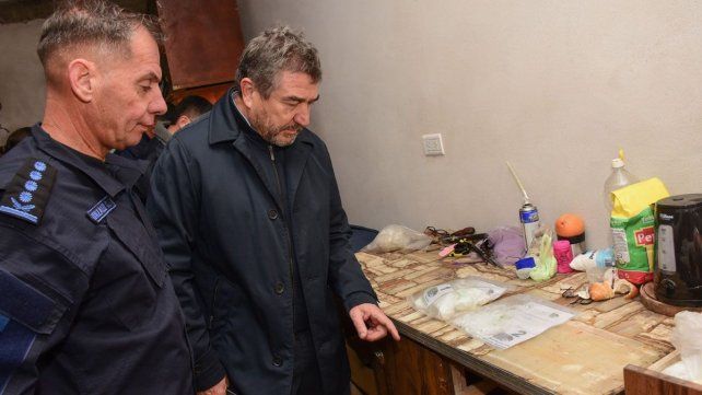 La Policía detuvo a dos personas y secuestró armas