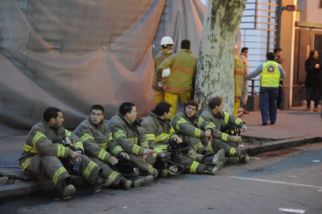Ascienden a diez los muertos y dos personas salieron por sus propios medios