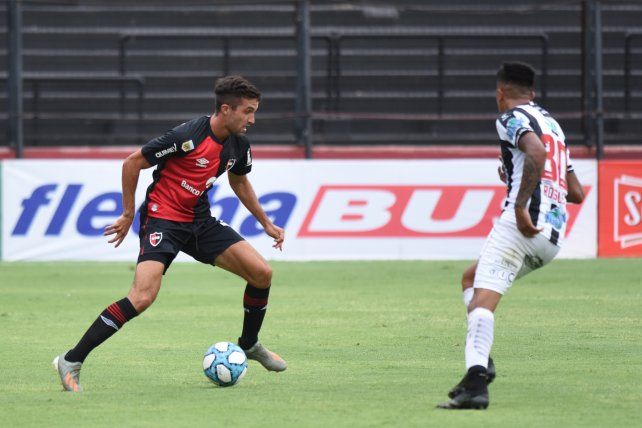 Llano debió ingresar en el inicio del segundo tiempo por Gabrielli y aprobó su primer examen.