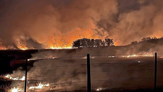 Cabandié espera a la lluvia para controlar los incendios