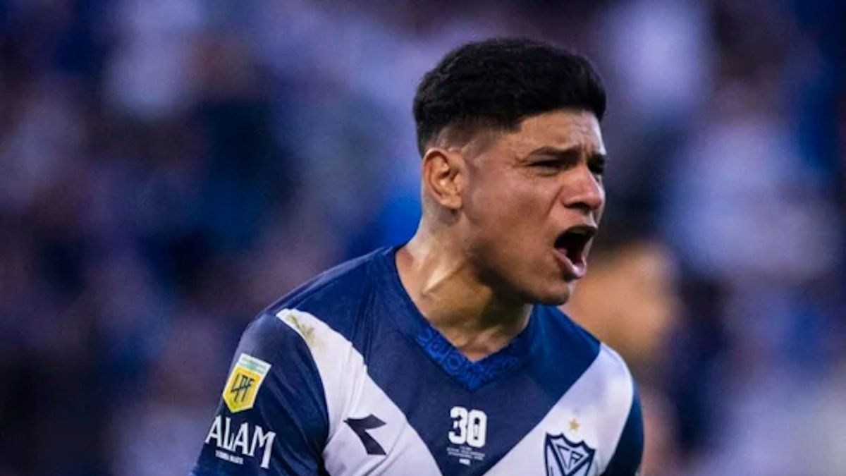 Vélez ganó con lo justo y sigue mirando a todos desde lo más alto