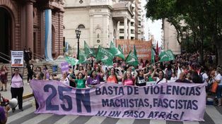 Miles de mujeres marcharon contra la violencia machista en Rosario