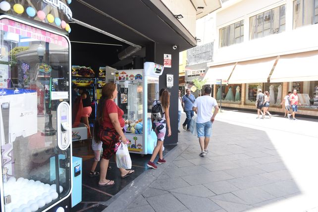 Puertas abiertas de par en par y el aire acondicionado funcionando a pleno