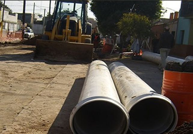 Se extiende la red cloacal en barrio Schneider