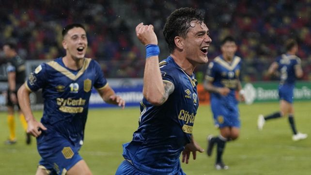 Luca Martínez Dupuy y el primer grito de Rosario Central en el ciclo de Ariel Holan, en Santiago del Estero. Se va a Godoy Cruz.
