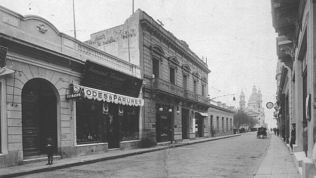 Así lucía el centro de Rosario en 1912 en una imagen de calle Córdoba entre Maipú y Laprida.