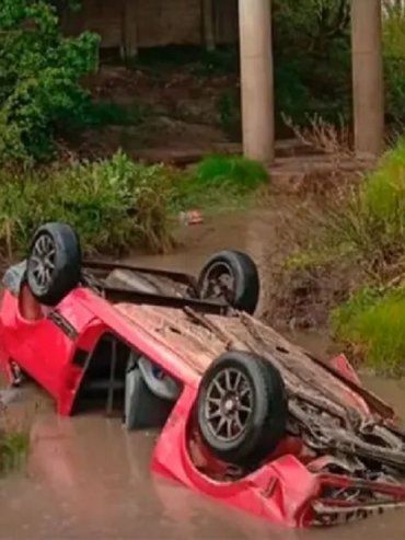 Ruta 39: un auto despistó y cayó a un arroyo