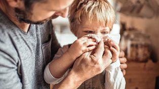 De las 120 consultas que tenemos diarias, aproximadamente el 80% de los niños que consultan consultan por patologías respiratorias, pero en general son cuadros de broncoespasmos o catarro de vías aéreas superiores, dijo el director del Hospital Iturraspe.
