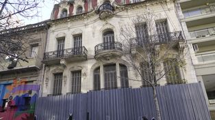 El antiguo Hotel Britannia arrancó su metamorfosis. Adentro empezaron los trabajos previos a la construcción.