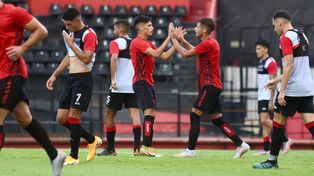 Newells fue contundente ante Patronato y lo goleó 3 a 0 en el Coloso Marcelo Bielsa.