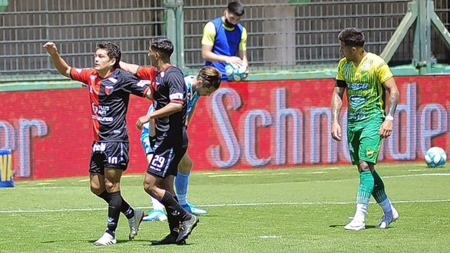 En la práctica de este jueves el DT de Colón puso un solo punta que fue el Pulga Rodríguez.