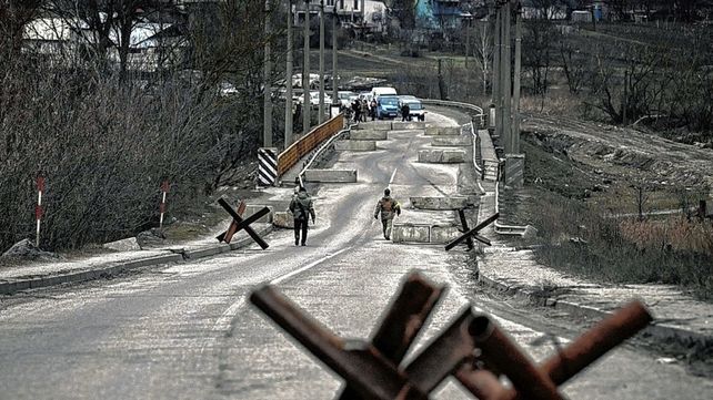Habilitan corredores humanitarios para evacuar ucranianos