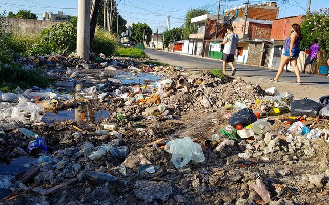 Varias esquinas de la ciudad se convierten a diario en basurales a cielo abierto. El municipio busca erradicarlos con la detección a través de cámaras de vigilancia