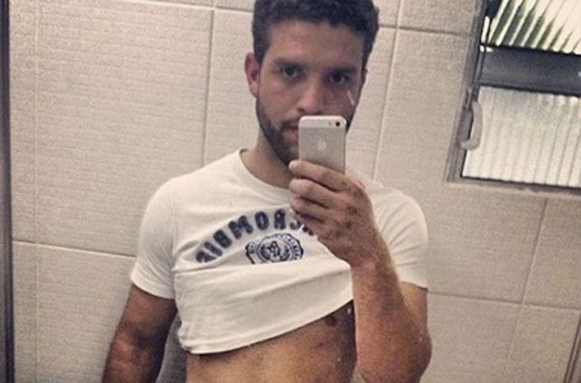 Un sepulturero hot las tiene muertas a todas