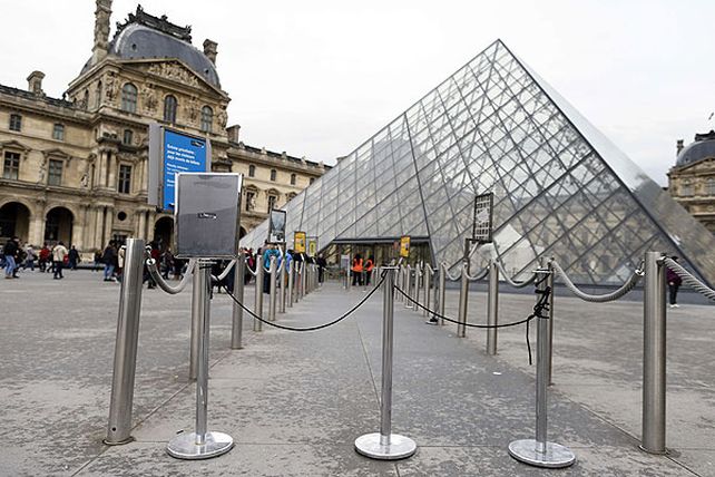 El Louvre. La obra Retrato de un hombre permaneció allí diez años.
