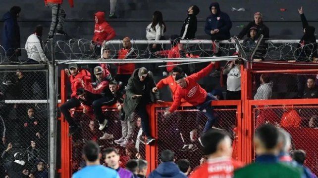 Un duro primer informe de Conmebol complica a Independiente
