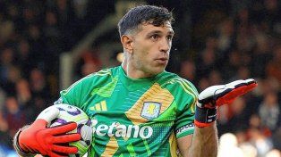 Dibu Martínez salió a cruzar a Gennaro Gattuso.