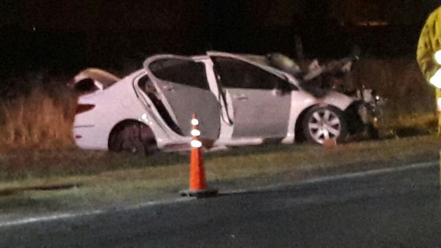 El Peugeot 408 que también se vio envuelto en el accidente.