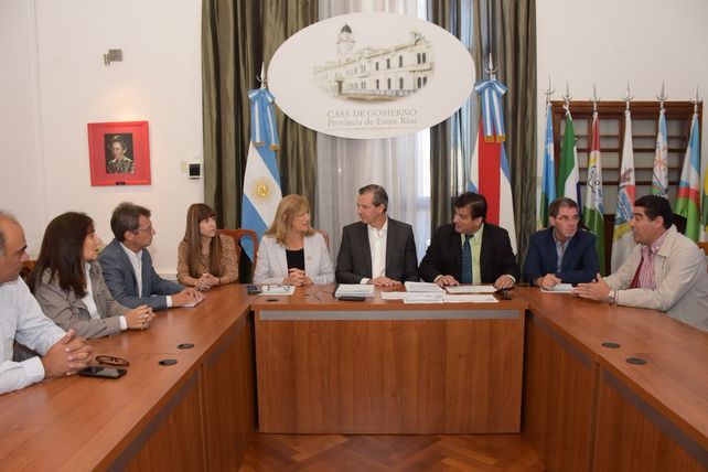 Anuncian la construcción de 500 viviendas para Paraná