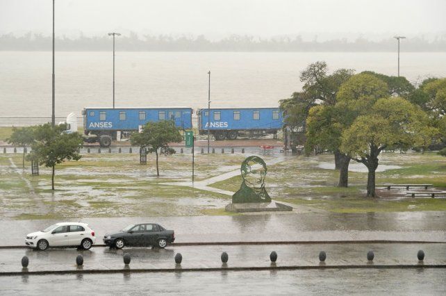El tiempo en Rosario: un lunes pasado por agua con aviso por lluvias