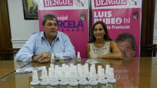 El diputado Rubeo regala repelente para combatir el dengue con su imagen