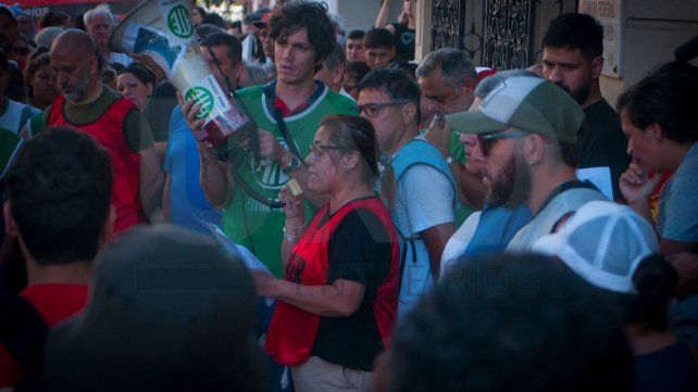Paraná: repudiaron el DNU y lanzaron advertencia a legisladores