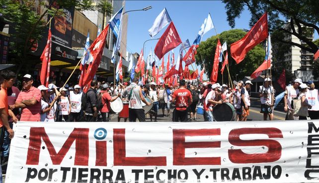 Condena de Cristina: organizaciones sociales se manifiestan en Comodoro Py