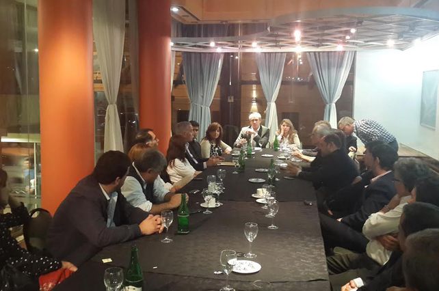 Pensando en 2015. El equipo técnico de Scioli con empresarios y dirigentes.