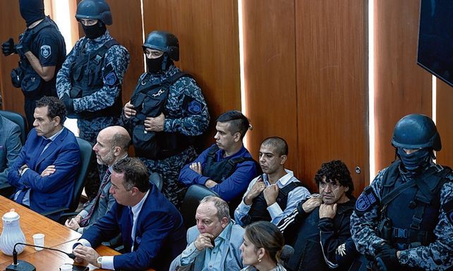 revés. Custodiados y con chalecos antibalas