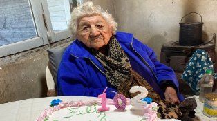 Los 102 años de Doña Queta se festejaron en Los Conquistadores