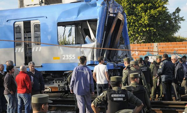 A las 7 de la mañana una formación en movimiento y con pasajeros del Sarmiento embistió a otra que estaba frenada.