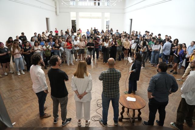 Autoridades de la provincia les dan la bienvenida a los residentes en Santa Fe.