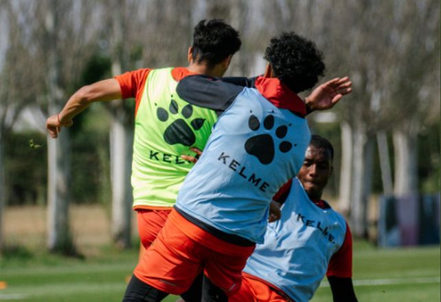 Colón trabaja en doble turno y con el equipo casi confirmado.