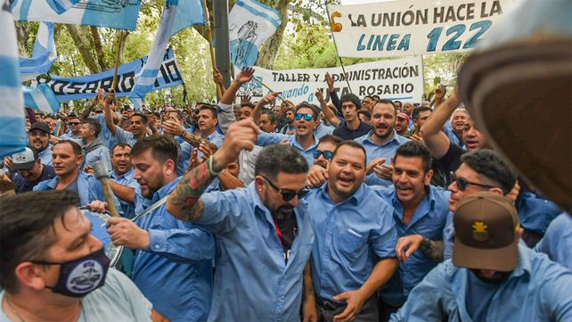 Se levantó el paro de transporte público y se normalizan los servicios de corta y media distancia