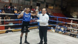 El colonista Dylan Acuña ganó por puntos en el festival realizado en el Roque Otrino.