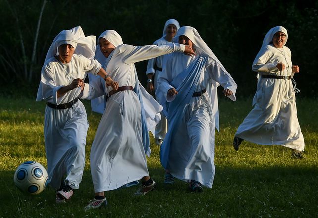 Distendidas las Comunicadoras Eucaristicas del Padre Celestial. Las monjitas esperan al Papa.&nbsp;