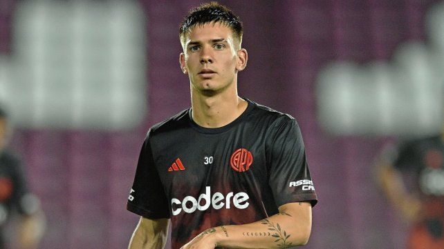 El juvenil Franco Mastantuono es titular en River.