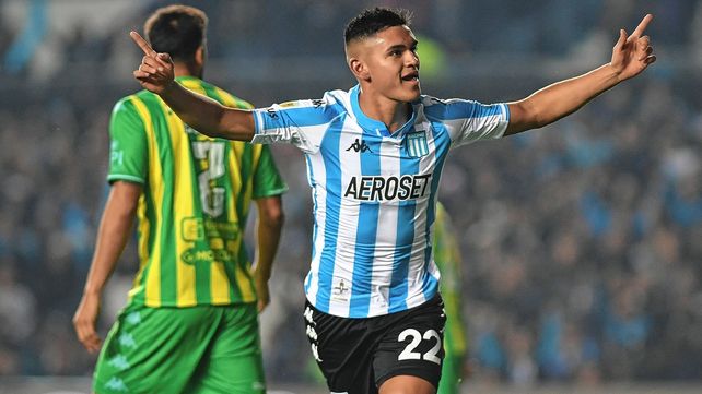 Carlos Alcaraz marcó por duplicado en el primer tiempo.