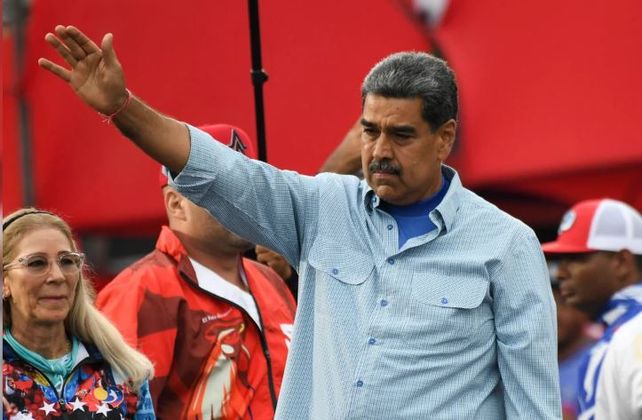 Elecciones Venezuela: votó Nicolás Maduro y aseguró que respetará los resultados electorales Elecciones Venezuela: votó Nicolás Maduro y aseguró que respetará los resultados electorales
