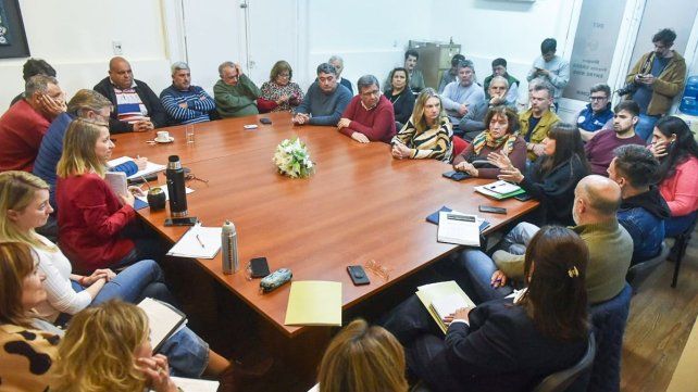 Representantes de los gremios que integran el Frente Intersindical en Defensa de la Caja de Jubilaciones hicieron planteos a diputados del Más Para Entre Ríos