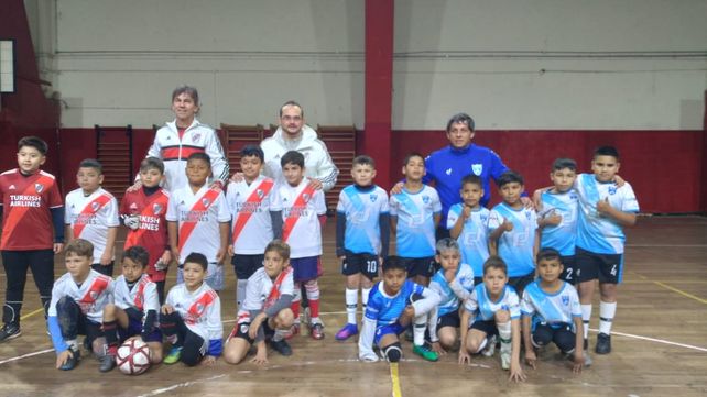 Una oportunidad Monumental. Los chicos de María Madre fueron invitados por River Plate a jugar y conocer el estadio.