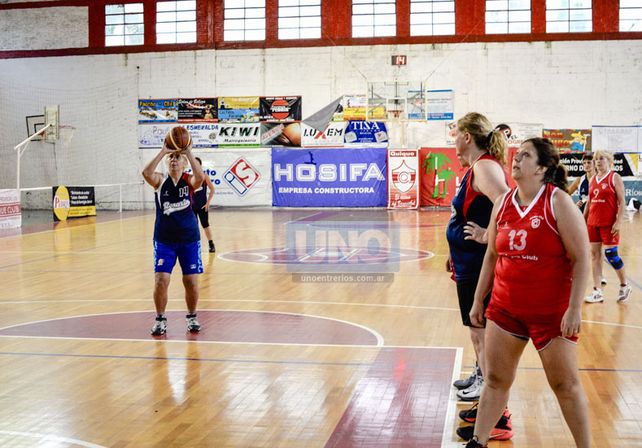 Las chicas se dieron el gusto de jugar en Paraná.