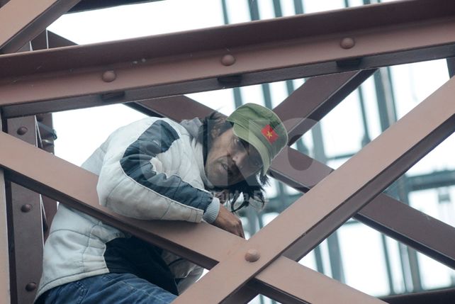 Un hombre amenazó con arrojarse desde el Puente Colgante