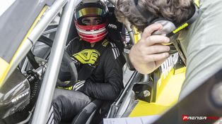Primeros pasos. El hijo del Gurí, Agustín Martínez, hace su debut absoluto este fin de semana en autos con techo.