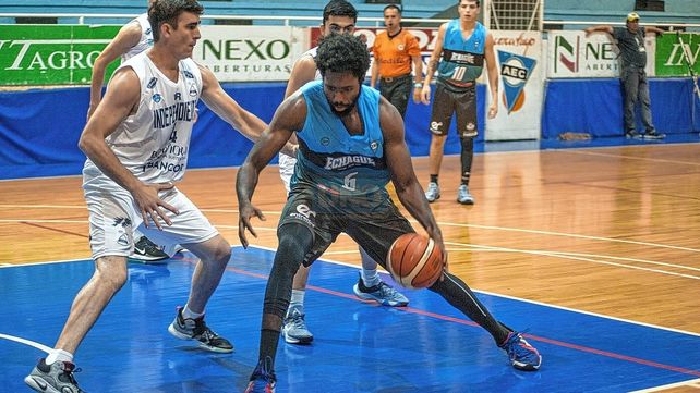 El extranjero Christian Rohlehr fue el goleador de Echagüe con 26 puntos.
