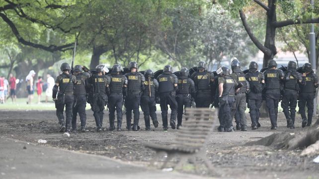 El operativo en la cancha de Newells contó con casi 600 policías.