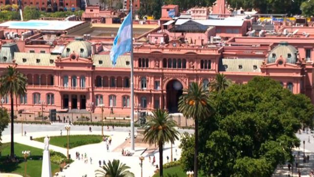 El gobierno aclaró que el asueto “no alcanza a las instituciones bancarias y entidades financieras”.